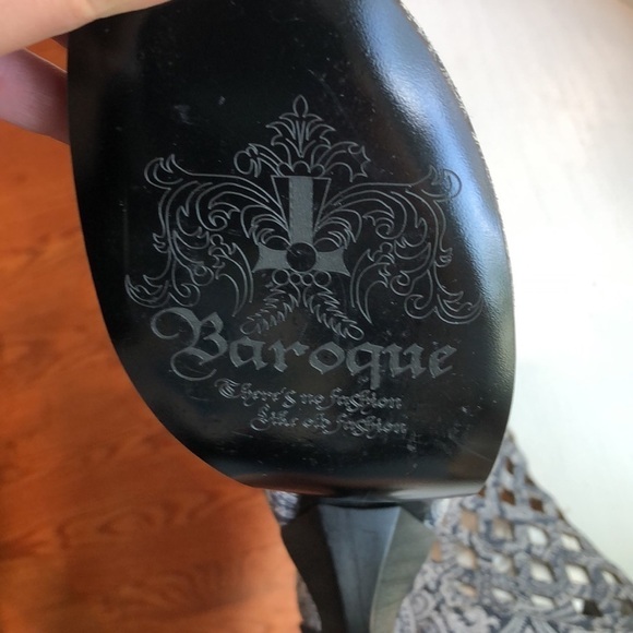 JOHN Fluevog Baroque Murillo Diamond Perforated Boot size 10 paisley print - Picture 10 of 16